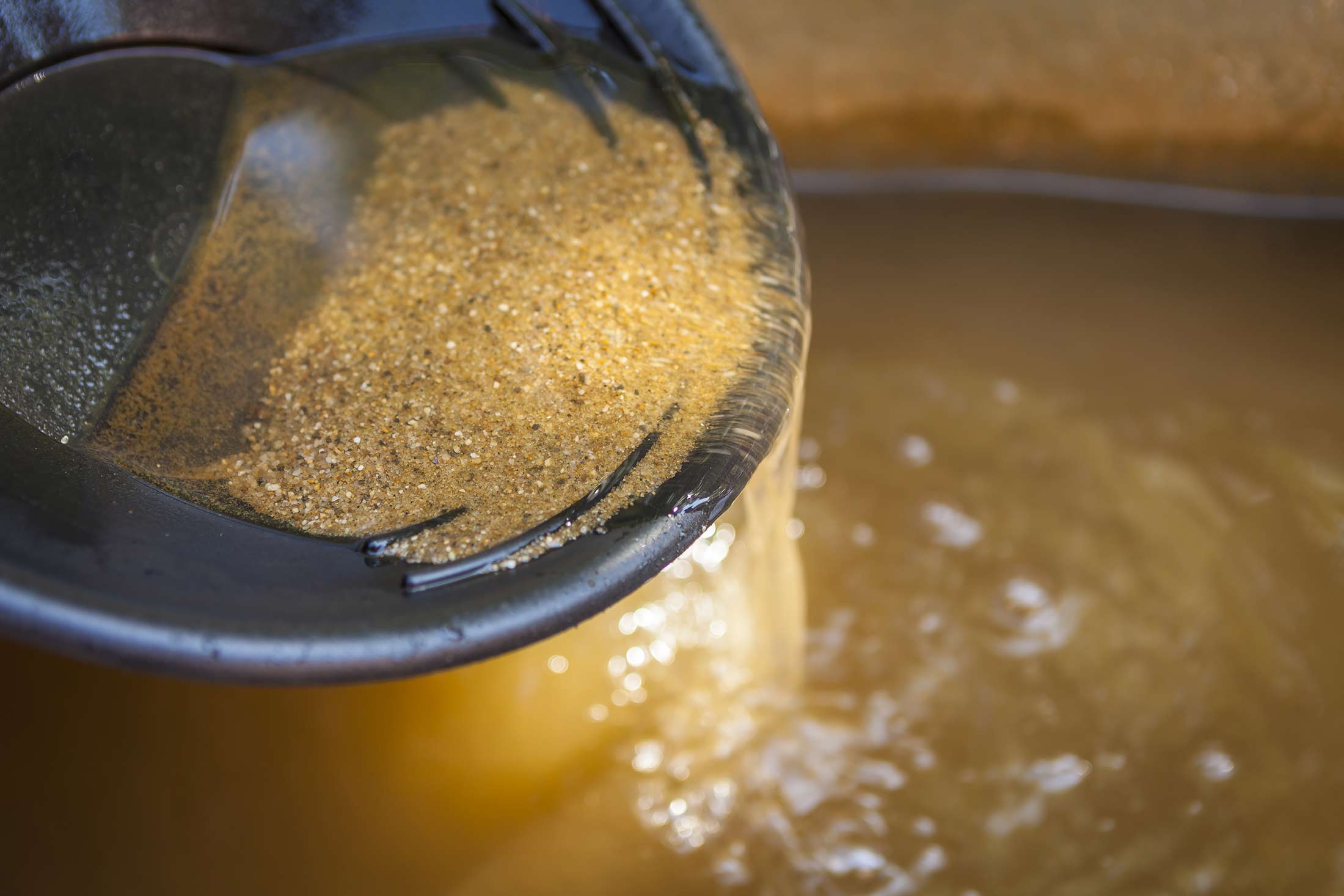 Gold panning: rivers where you can still find gold